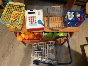 Stabiler Kaufladen aus Holz Bild 7