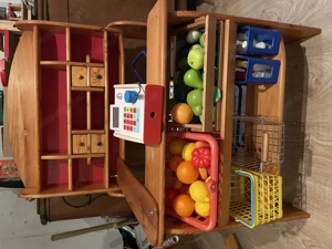 Stabiler Kaufladen aus Holz Bild 3