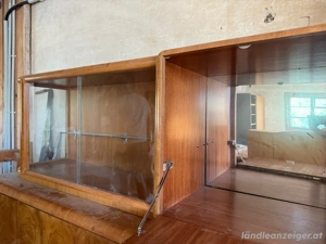 Schrank mit Vitrine Bild 3