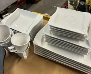 Bludenz: Kellerflohmarkt für Tierhilfsprojekte Sa 06.12. 12-17 Uhr, Sonntag   Uhr Bild 9