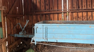 Miststreuer - stabiler Anhänger Bild 3