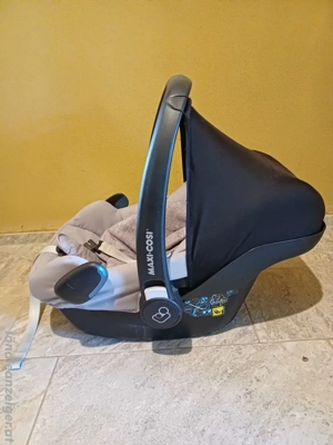 Maxi Cosi Babyschale inkl. Isofix Station Bild 3