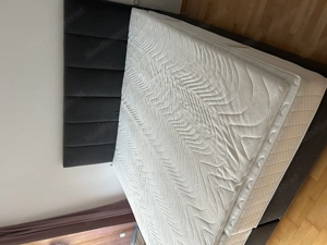 Graues Boxspringbett