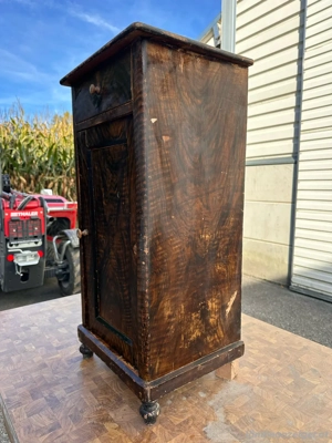 Antikes Nachtkästchen im Originalzustand   ideal zum Restaurieren Bild 10