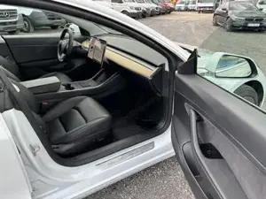 Tesla Model 3 Bild 18