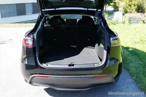 Tesla Model Y Long Range Bild 2