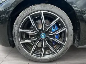 BMW i4 eDrive35 M-Paket // Anhängerkupplung // Panoramadach Bild 6