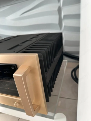 Accuphase P 7100 Endstufe Bild 3