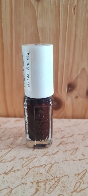 Essie Nagellack (wicked) Bild 3