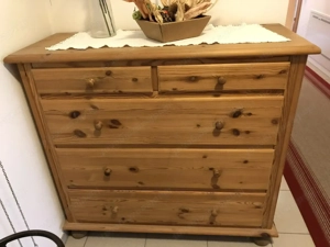 Holzkommode in Fichte