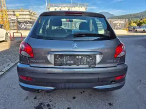 Peugeot 206 Bild 8