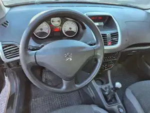 Peugeot 206 Bild 11