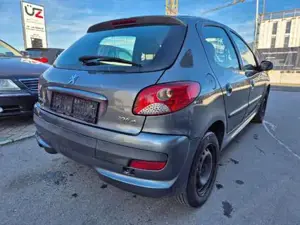 Peugeot 206 Bild 9