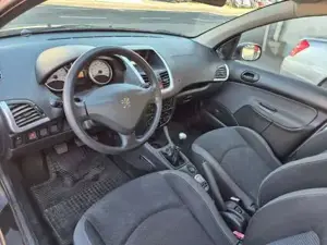 Peugeot 206 Bild 10