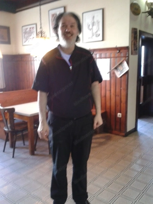 Tabuloser Mann zum Spielen bereit  Bild 2