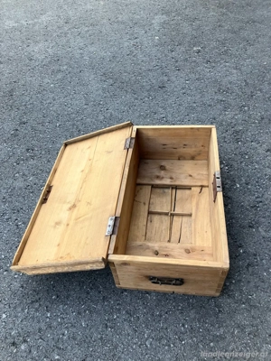 alte Holztruhe Bild 3