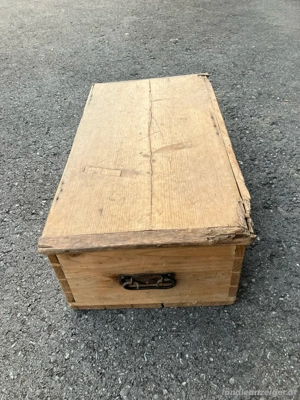 alte Holztruhe Bild 2