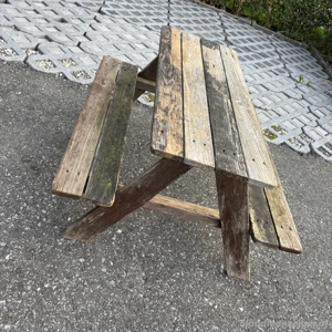 Kinderspielbank mit Pferd