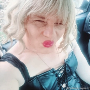 Trans Nina suche Job