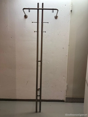 Moderne Garderobenstange aus Edelstahl