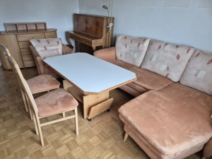 Wohnwand, Sideboard, höhenverstellbarer Couchtisch, Couch Bild 5