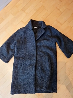 Schwarzer Boucle Mantel