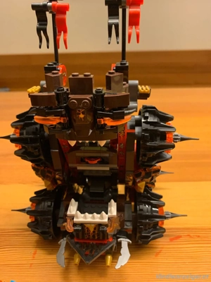 LEGO Nexo Knights - General Magmar Schicksalsmobil Bild 4