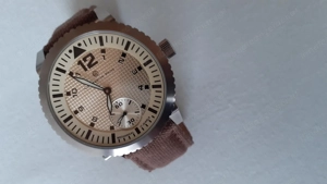 Neuwertige Armbanduhr der Marke CONSTATIN WEISZ, Handaufzug Bild 2