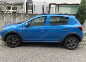 Dacia Sandero    Baujahr 2015   Benzin   137.000 km   Blau Bild 2