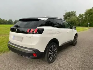 Peugeot 3008 GT Hybrid4 300 e-EAT8 - Top-Zustand - Vollausstattung Bild 2