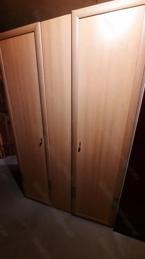 Kleiderschrank für Keller