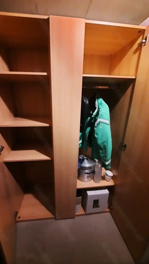 Kleiderschrank für Keller Bild 2
