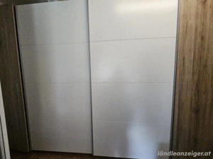 Kleiderschrank