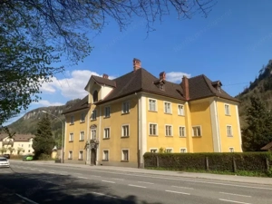2 Zimmerwohnung in historischem Gebäude