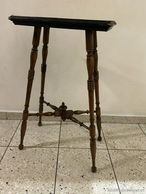 Antiker Beistelltisch aus Holz Bild 4