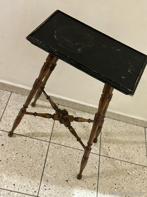 Antiker Beistelltisch aus Holz Bild 5