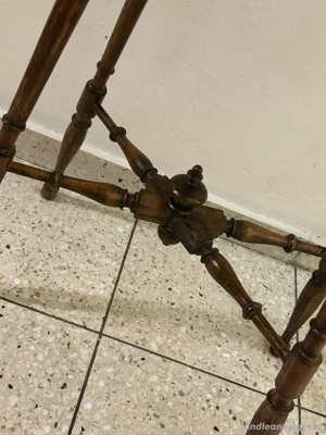Antiker Beistelltisch aus Holz Bild 3