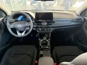 Hyundai i30 Fastback Life 1.5 T-GDi mHev / Navi PDC V.H + Kamera LE... Bild 7