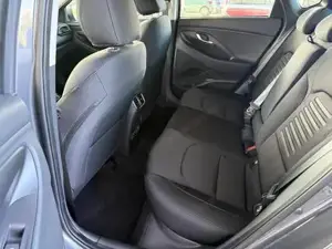 Hyundai i30 Fastback Life 1.5 T-GDi mHev / Navi PDC V.H + Kamera LE... Bild 6