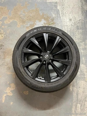 4 Autoreifen mit Alufelgen in schwarz für Nissan X Trail