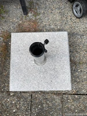 Sonnenschirmständer mit Granitplatte Bild 3