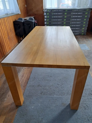 Vollholztisch von Casa