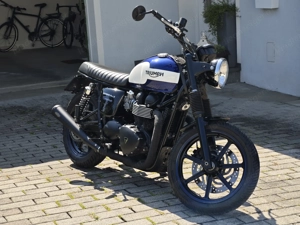 Triumph Bonneville T100 Sonderedition Newchurch Cafe Racer Bild 2
