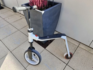 Roller und Laufrad mit einem Griff umbaubar