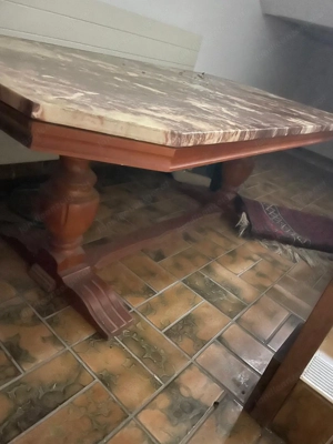 Massiver Couchtisch  Bild 2