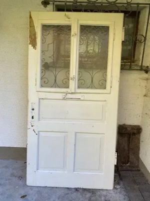 alte Haustüre mit 2 Fenstern Bild 2