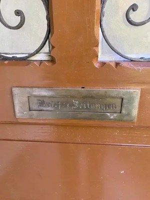 alte Haustüre mit 2 Fenstern Bild 3