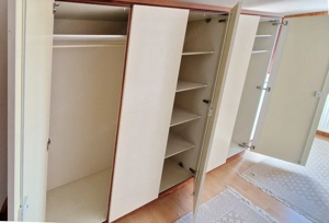 Schrank fünftürig weiß Bild 2