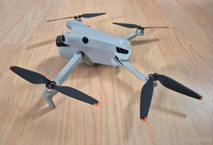 DJI Mini 4 Pro Fly More Combo mit Zubehör Bild 4