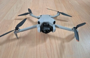 DJI Mini 4 Pro Fly More Combo mit Zubehör Bild 5